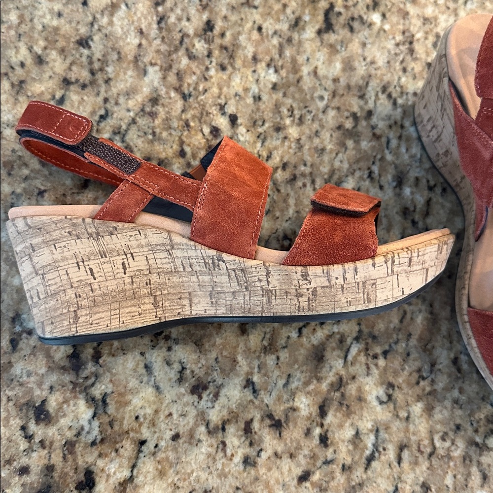 Naot Sunrise Suede 37 - Picture 3 of 6